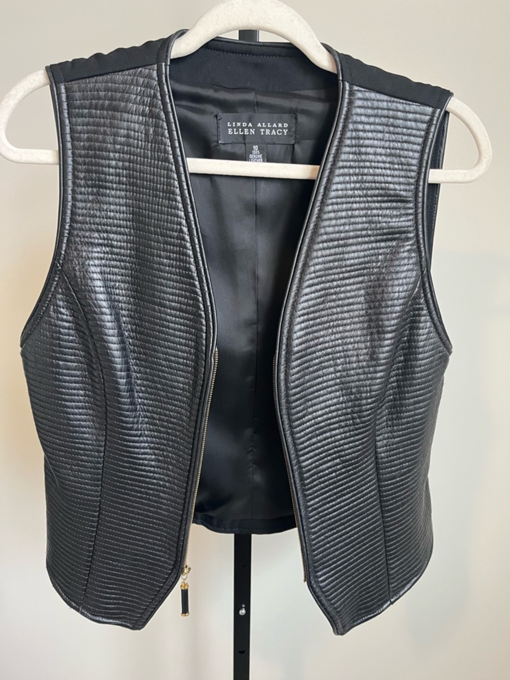Ellen Tracy Black Quilted Genuine Leather Vest Zip Front Size 10 Made USA - Picture 3 of 10